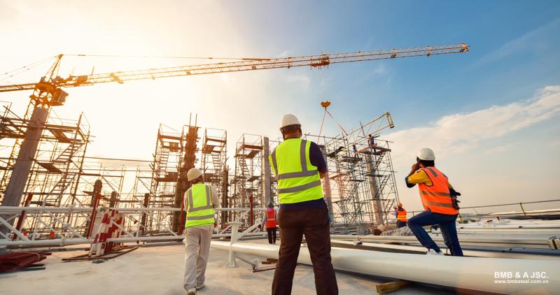 Construction contractors are divided into two main groups