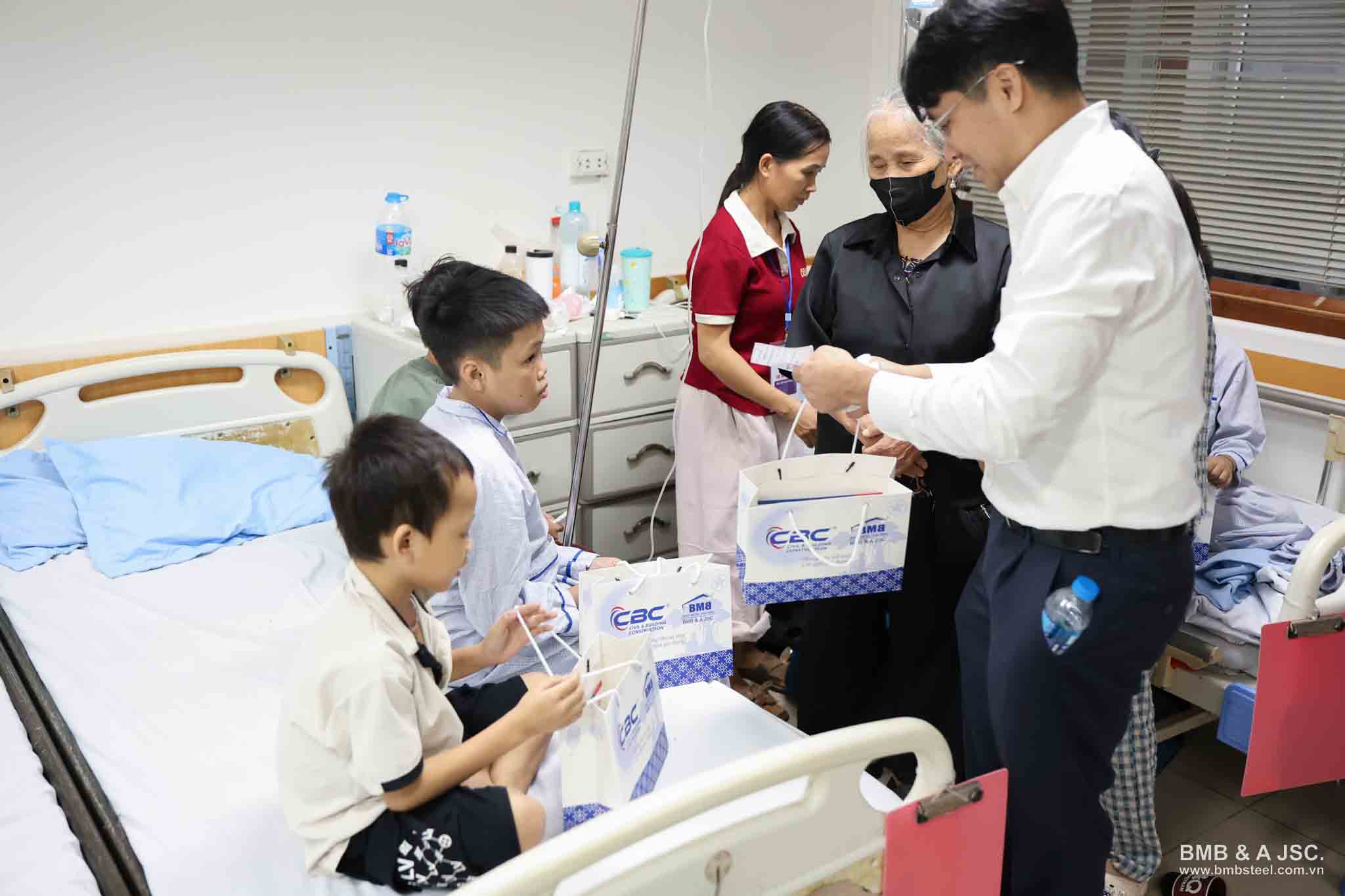 BMB Steel Hanoi cooperates with CBC to send a warm moon season to sick children