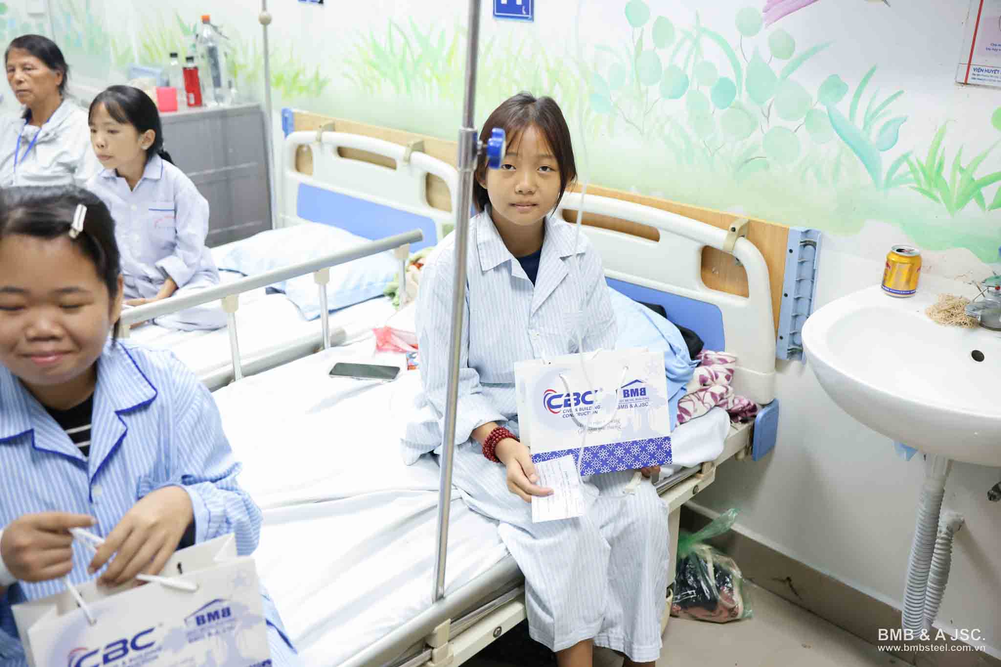 BMB Steel Hanoi cooperates with CBC to send a warm moon season to sick children