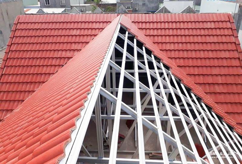 Box steel roof truss for tile roof made from aluminum-zinc alloy steel