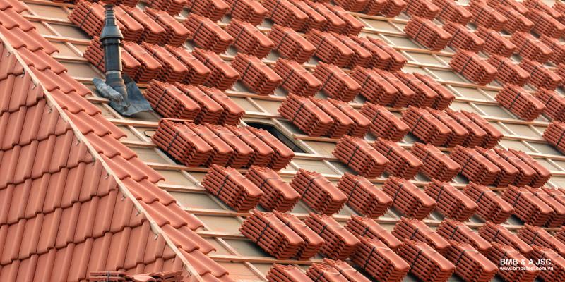 Cấu tạo mái ngói gồm nhiều bộ phận liên kết chặt chẽ nhau