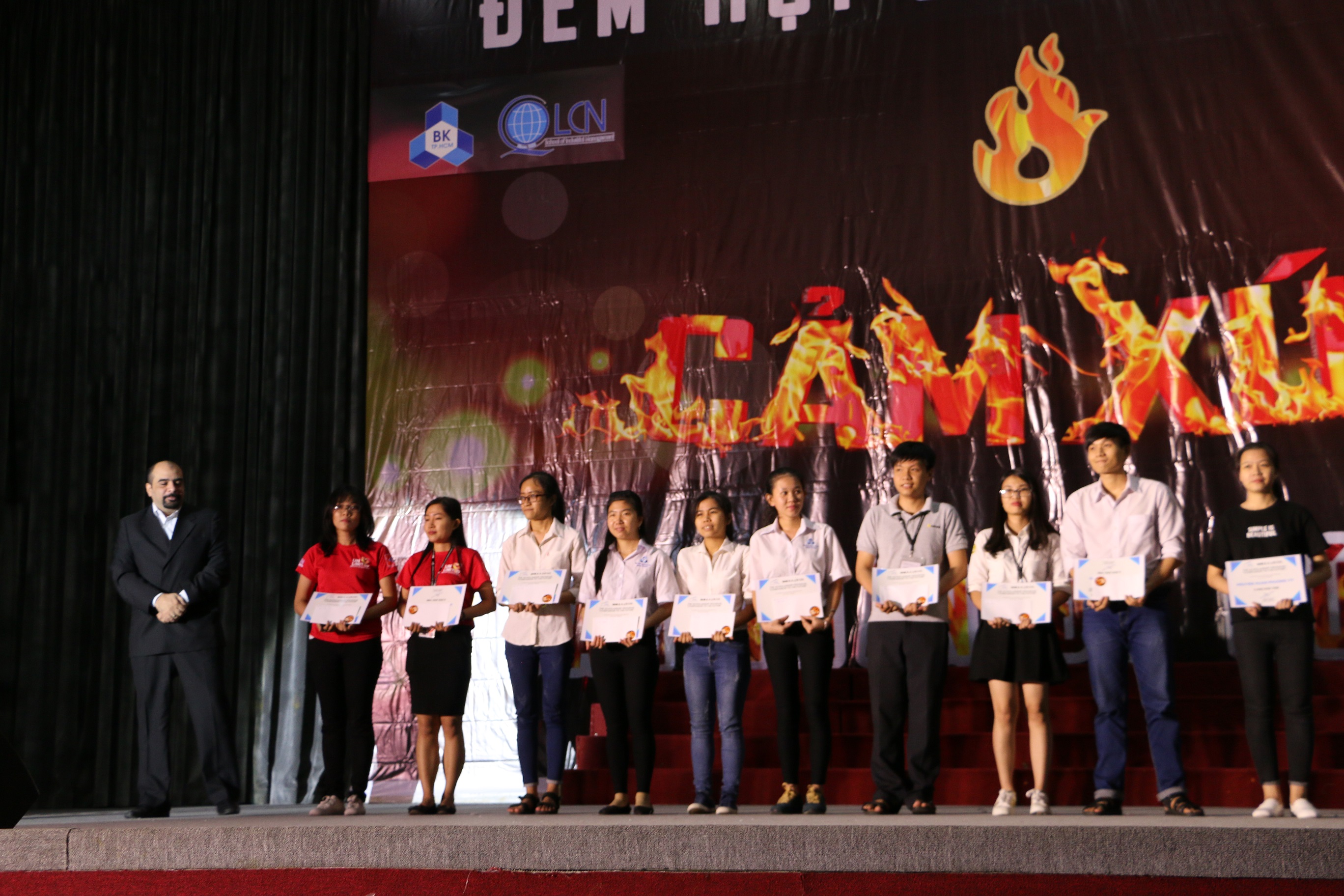 BMB Steel gave the scholarship to the School 4