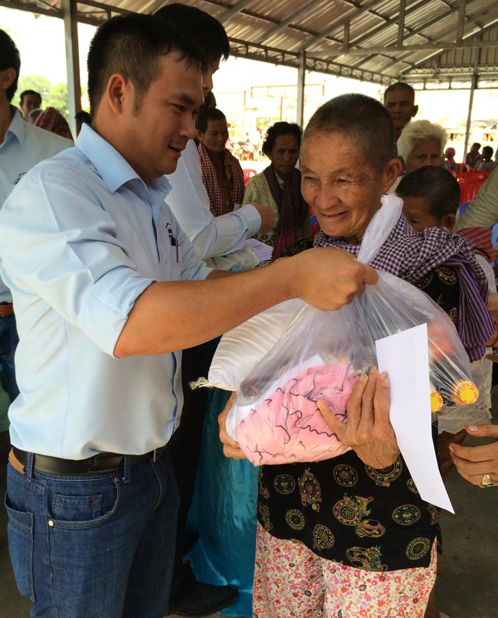 Charity works at Cambodia 6