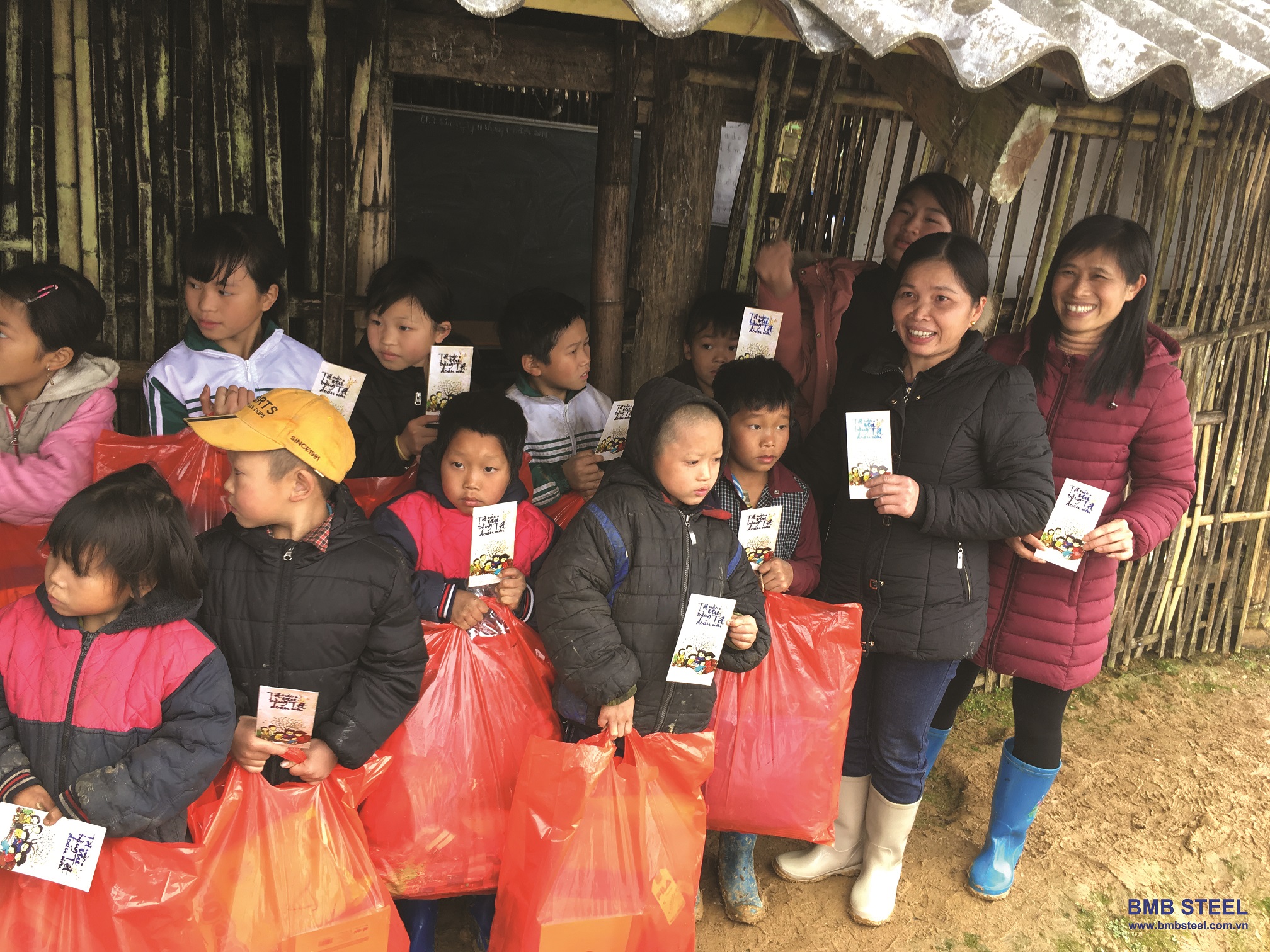 BMB Steel presented gift for children in Cao Bang, Vietnam 4
