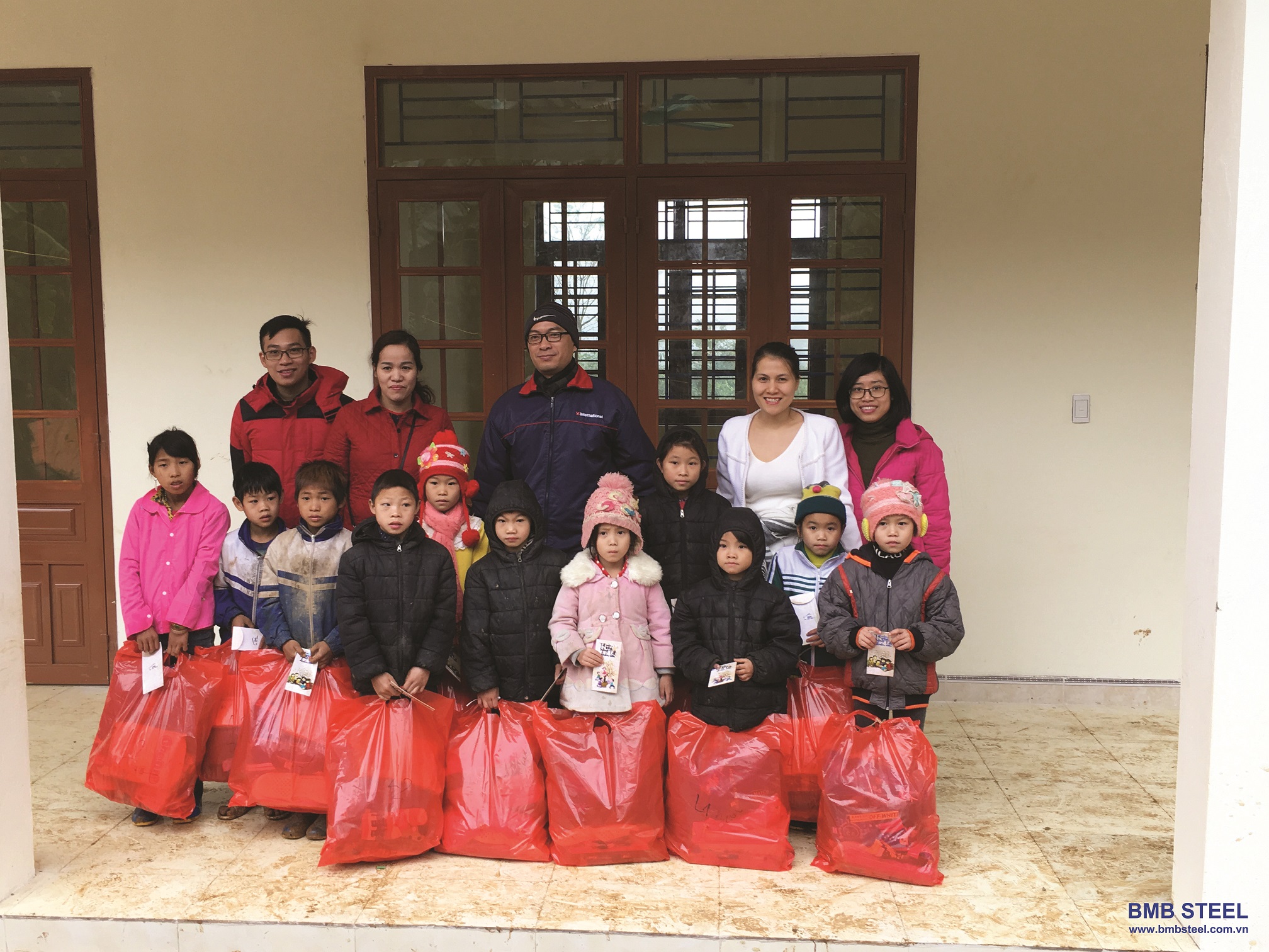 BMB Steel presented gift for children in Cao Bang, Vietnam 6