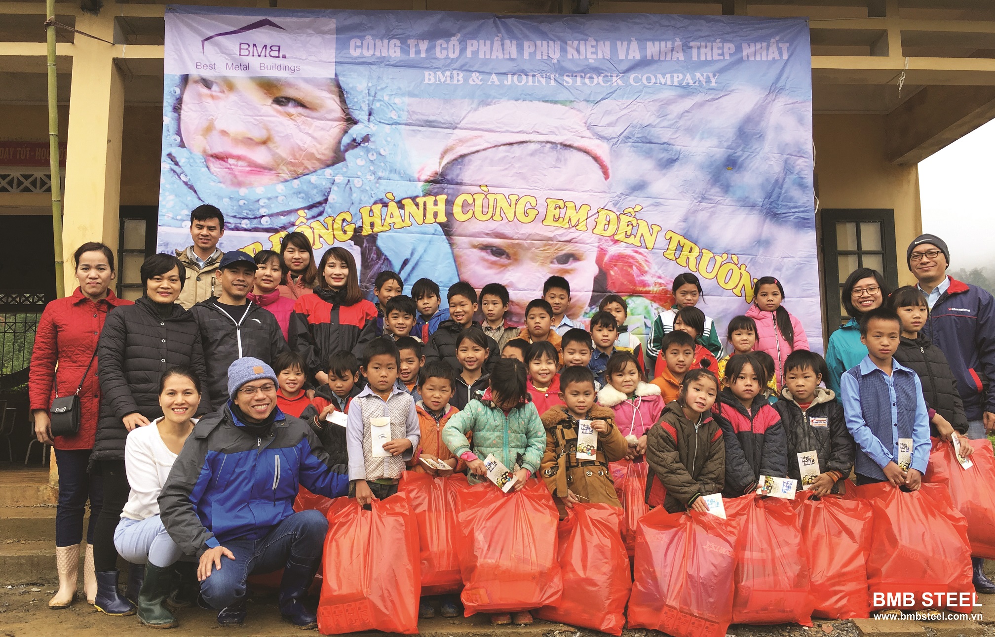 BMB Steel presented gift for children in Cao Bang, Vietnam 5