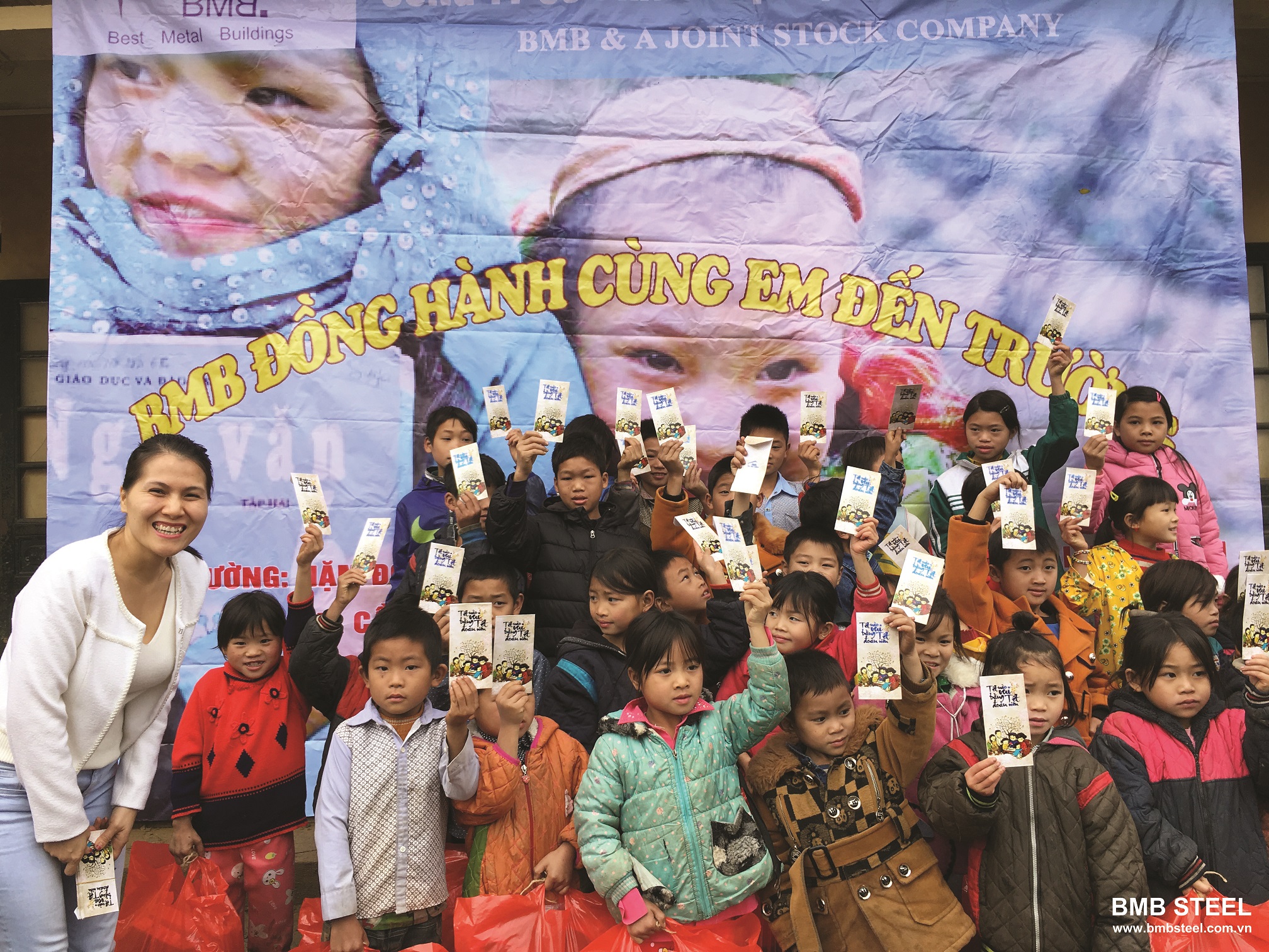 BMB Steel presented gift for children in Cao Bang, Vietnam